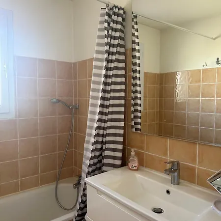 At Tinou's Spacious Quiet House With Garden For 2 People * L'Isle-sur-la-Sorgue