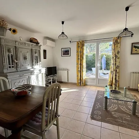 Holiday home At Tinou's Spacious Quiet House With Garden For 2 People *