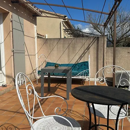 At Tinou's Spacious Quiet House With Garden For 2 People * L'Isle-sur-la-Sorgue