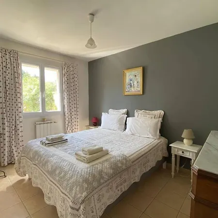 At Tinou's Spacious Quiet House With Garden For 2 People *